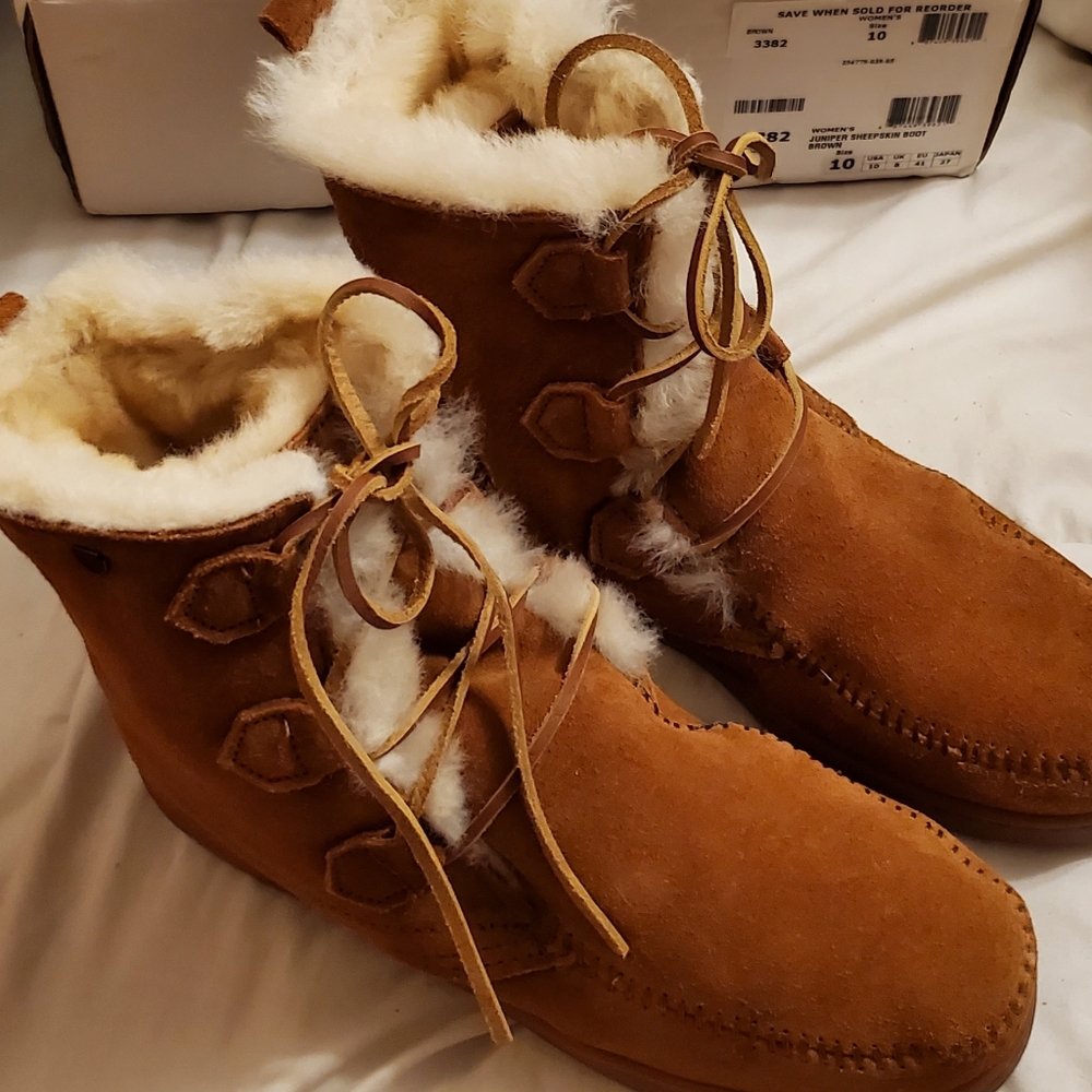 Minnetonka Juniper Boots in Honey - Picture 13 of 14